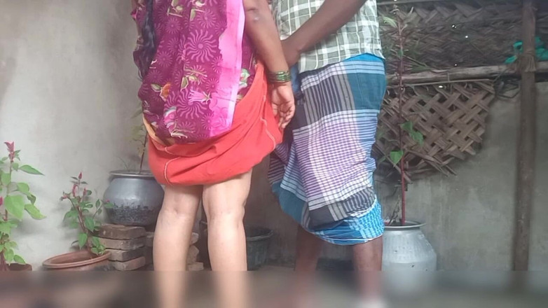 Priyanka314: 魅力的なドレスの後背位のおばさんのポルノビデオ