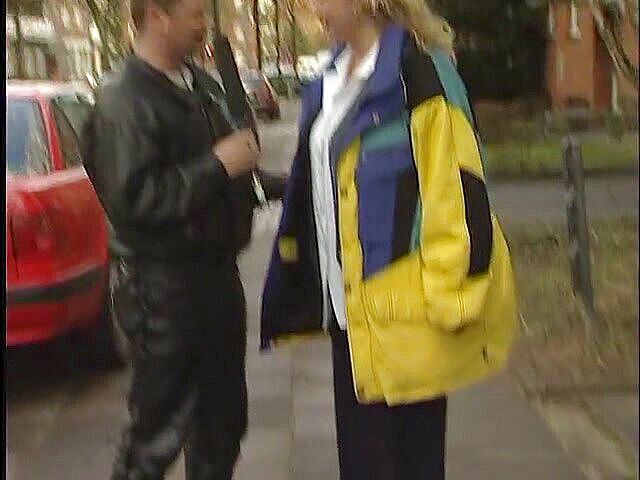 Lucky Cooch: Fată amatoare dolofană la interviul în aer liber