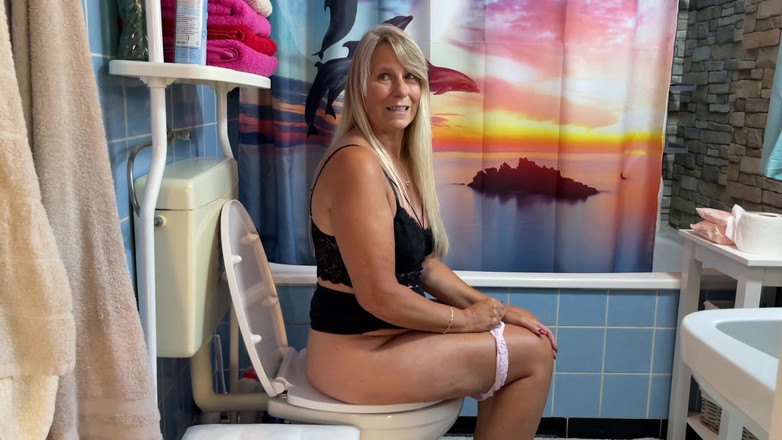 SweetSusi: 彼女とのトイレトーク