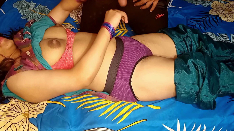 Queenrima: Teta šuká, když její manžel jde do práce - Šukání vesnické tetičky