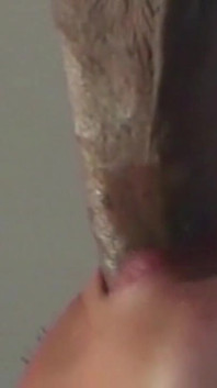 Cewek hot rambut pirang dengan toket besar ini lagi asik nyepong kontol dan memeknya dientot habis-habisan