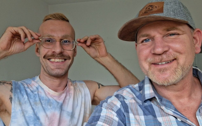 Dexterxxlfun: सेक्सी जर्मन बॉटम प्यार डैडी डिक. मैं उसके साथ इसका मजा लेती हूं बिना कंडोम चूत में वीर्य समलैंगिक गुदा।