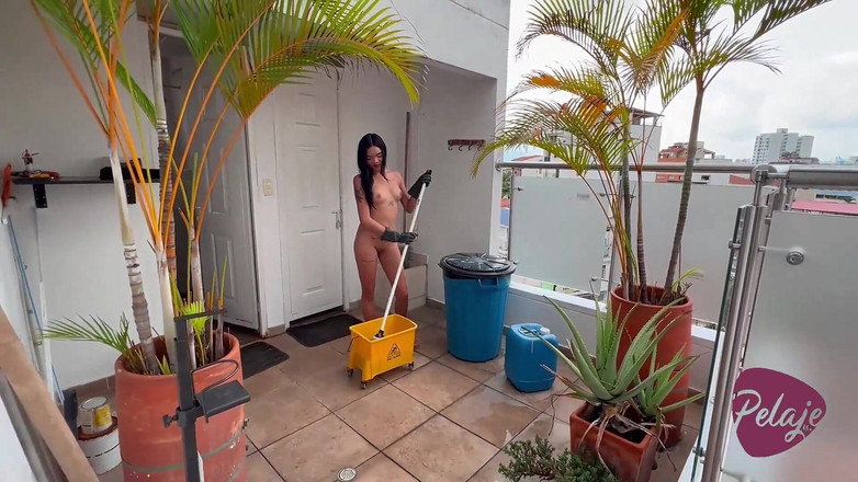 Pelaje mix: De meid wordt betrapt op masturberen met de mop in...