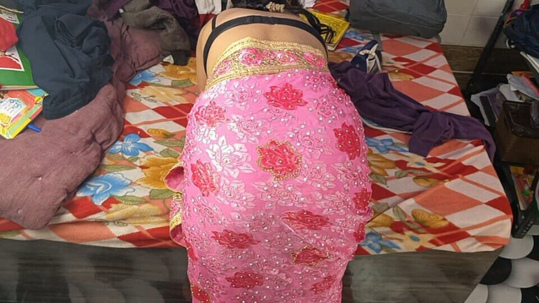 Pyaripooja22: Recém-casada bonita bhabhi recebe seu cu fodido por seu marido...