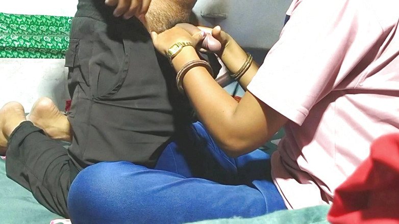 Rakul008: Si si ster sanjana si tiri hot di tshirt dan...