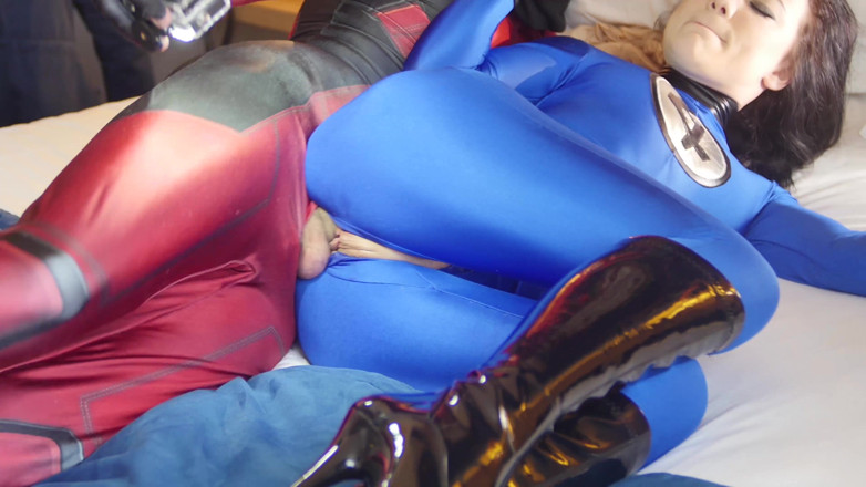Nylon Xtreme: Oktavia Milton in zentai fantastic lycra