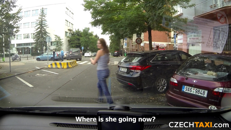 Czech Taxi: Красивая нимфа сквиртует