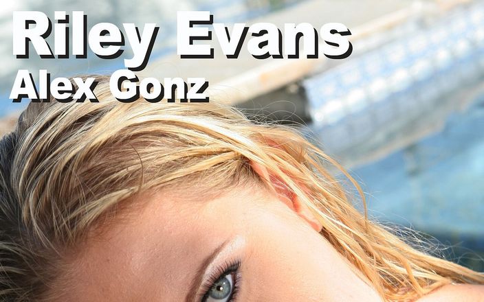 Edge Interactive Publishing: Riley Evans i Alex Gonz obciąganie przy basenie i twarzy
