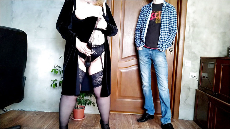 OurFetishLife: 观看一个漂亮的熟女自慰