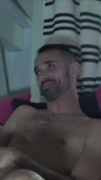 Goditi questo incredibile porno francese Amator senza preservativo con tizi così sexy