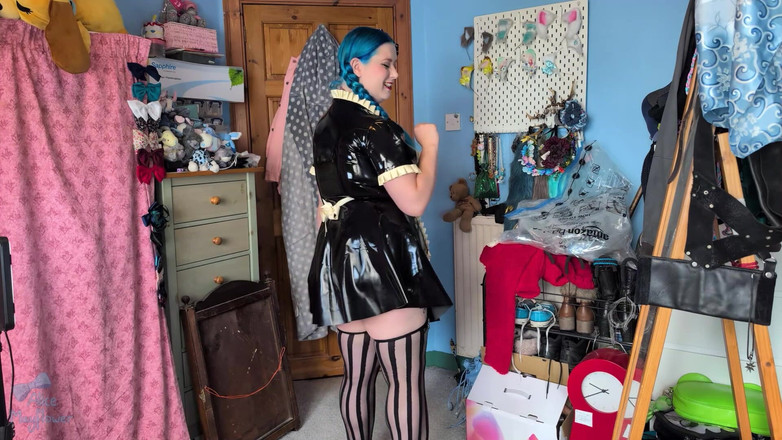 Alice_Mayflower_Scottish: लेटेक्स नौकरानी द्वारा छेड़ा गया - एकल लड़की