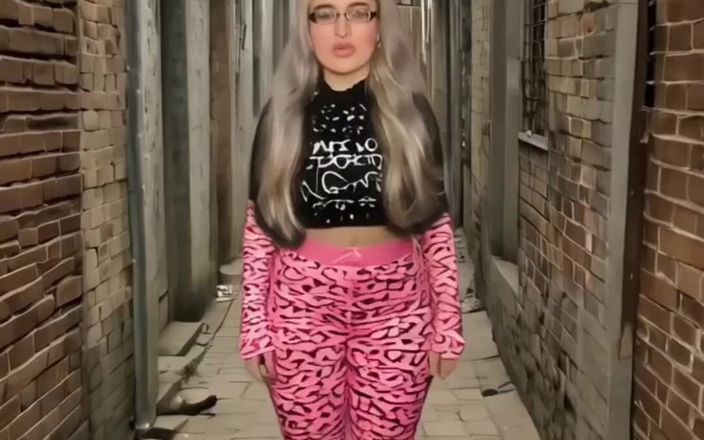 FinDom Goaldigger: Chica Mafiosa Disusul Toilet