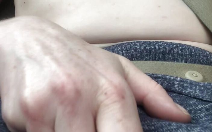 Rachel Wrigglers: Secretamente masturbando enquanto está sentado em topless no banco do...
