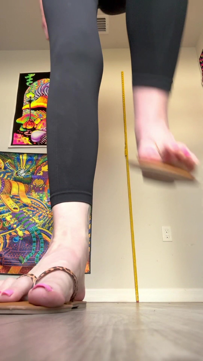 Peppermint Giantess: 플립플롭으로 하드코어 밟기