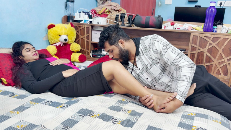 Vaishnavysharunraj: Malayali Boss Girl Feet Massage by Boy Staff