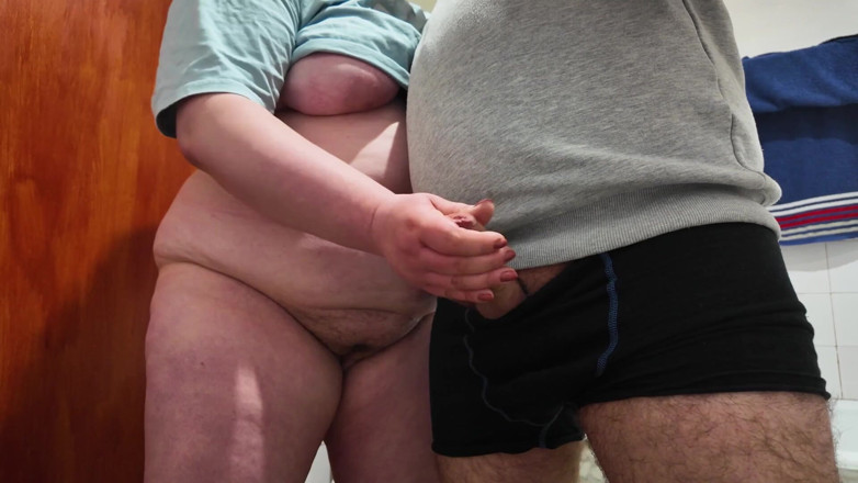 Ladybottox: Laddyde's Risky Public Flashing Dick