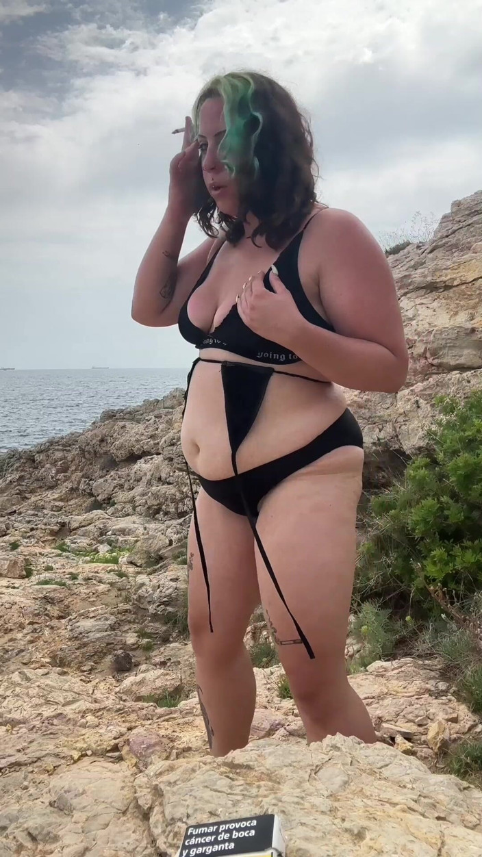 Goddess Kinx: Omkleden in mijn bikini
