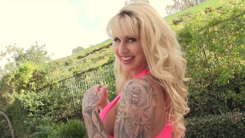 Chica Suicida DVD: Ryan conner的屁股比以往任何时候都大，你会想要舔那个g点棕褐色线