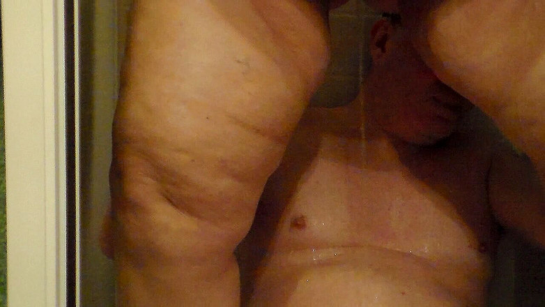 Sex hub couple: Jen čůrá na Johna ve sprše