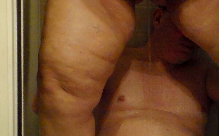 Sex hub couple: Jen is peeing on John in the shower