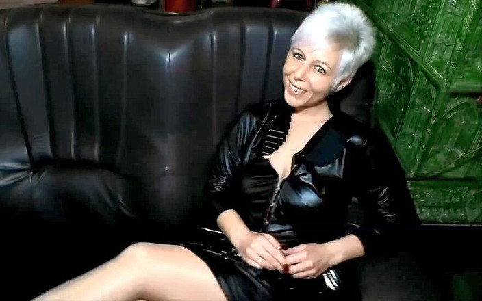 Melissa Deluxe: Grote zwarte staart van 30 cm doet me ontploffen