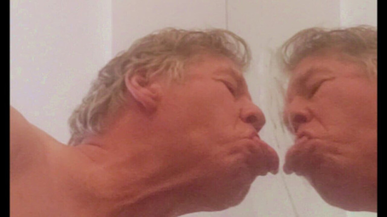 Rocko: Aku lagi asik masturbasi dan jilat spermaku di depan cermin!