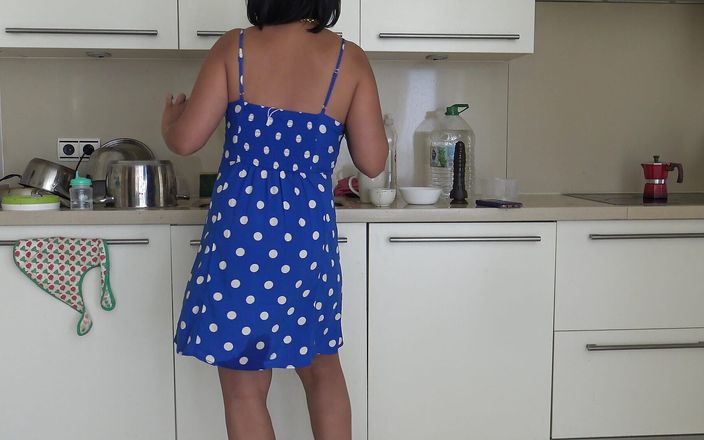 Stepmom Susan: Big Tits French Cuckold Wife Kitchen Sex