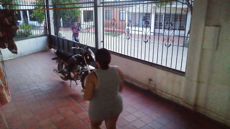 ROUS: 私はオートバイの整備士と性交するので、私は彼に固定を支払う方法がありません