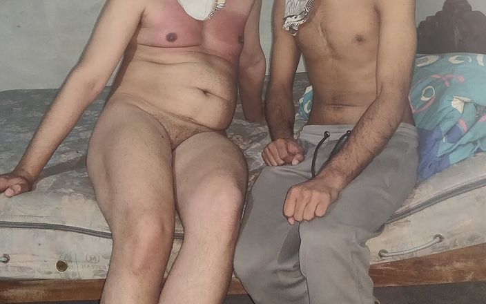 Rabbyal khan: Ragazzo femminile sexy che fa sesso con due papà desi