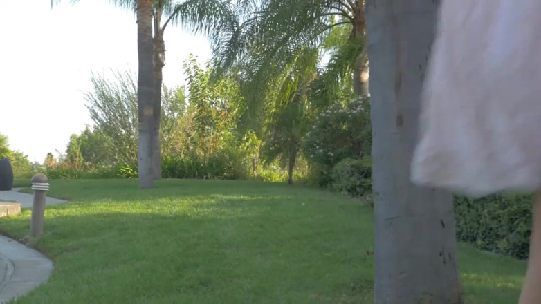 Xtime Network: Masturbation pussy fingering in the garden