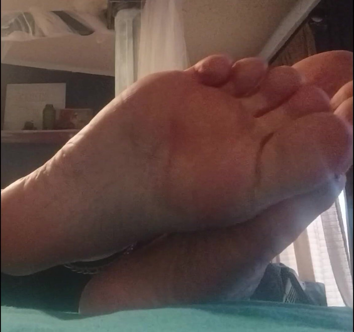 Longtoes45: Discorso con i piedi