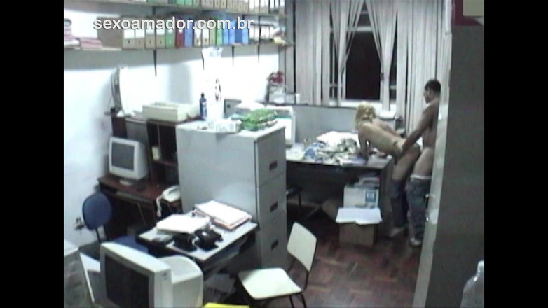 Amateurs videos: Збуджені співробітники займаються сексом в офісі після робочого дня
