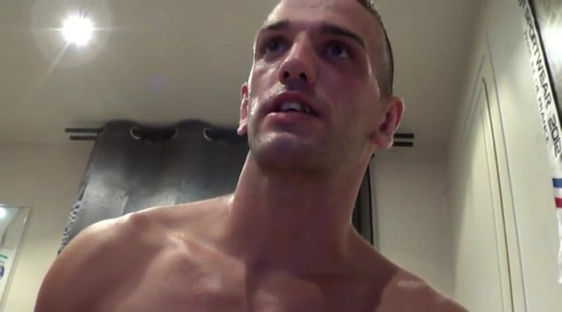 Sneaker gay: Straight muscle in jogging and sneaker fuck a gay