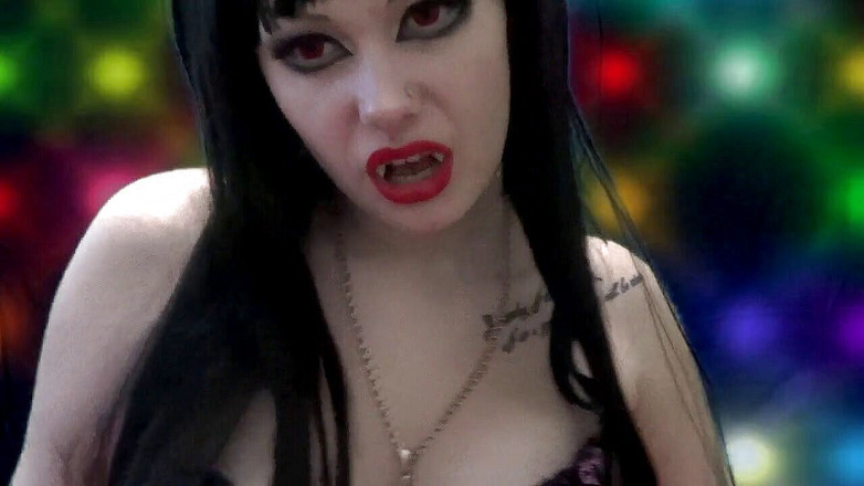 Goddess Misha Goldy: Sarai per sempre il mio schiavo sessuale e succhierai i...