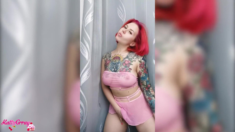 Katty Grray: Горячая рыжая крошка страстно мастурбирует киску, секс-игрушкой - соло