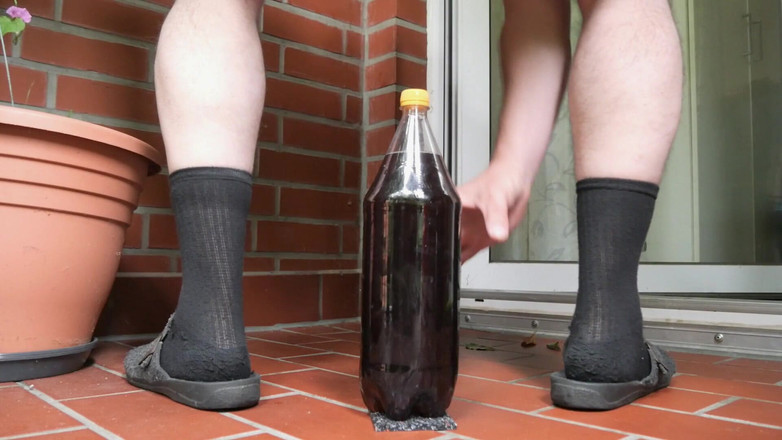 Qualzucht: Короткая анальная тренировка с очень большими бутылками