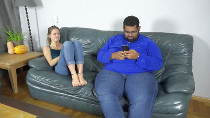 Restricting Ropes: Černý hřebec ignoruje dívku, kterou svázal