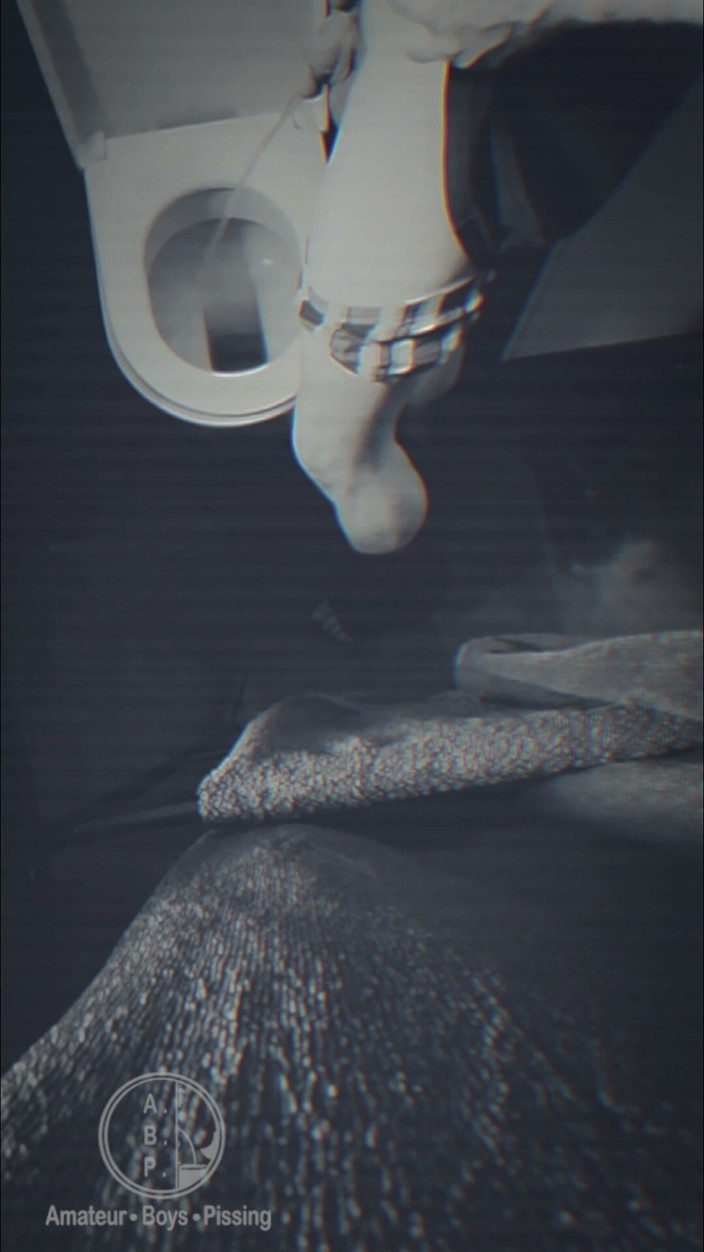 AmateurBoysPissing: Flatmate Caught Peeing on Night Vision Cam