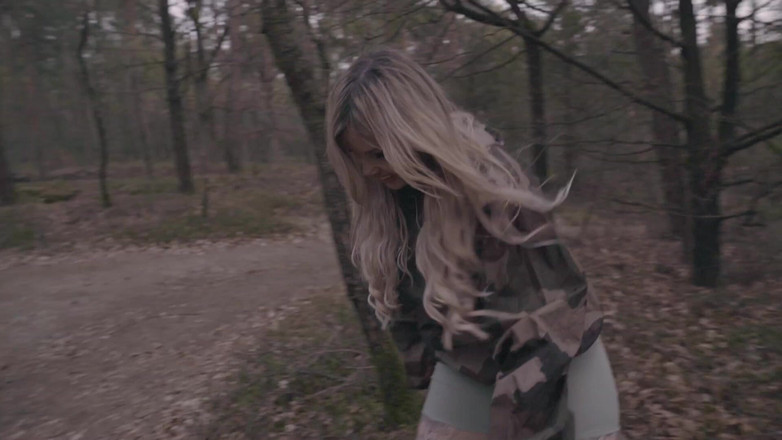 Petite Asian hefburg: Zabawa w chowanego azjatyckiej armii bimbo polowanie BBC