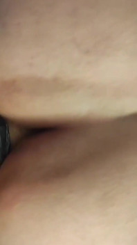 Doppia penetrazione con strap-on per una sexy BBW MILF!