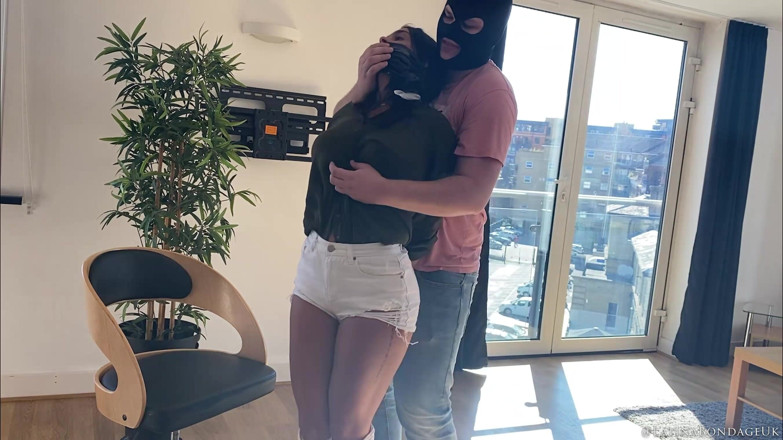 Latina Fetish: Latina trong: Explorer đã bị bắt, bị trói và bịt miệng!