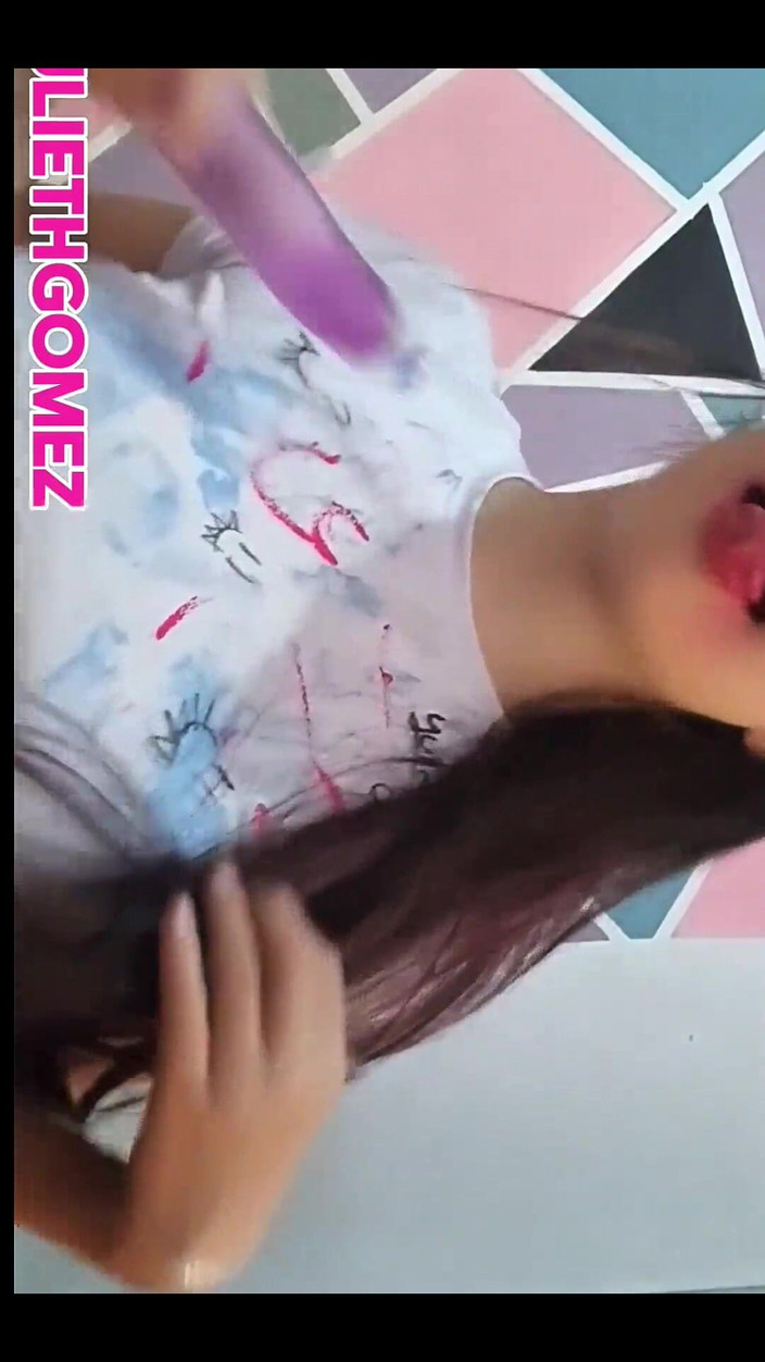 Yulieth Gomez: 色情女演员尤莉丝·格梅斯与粉丝自慰