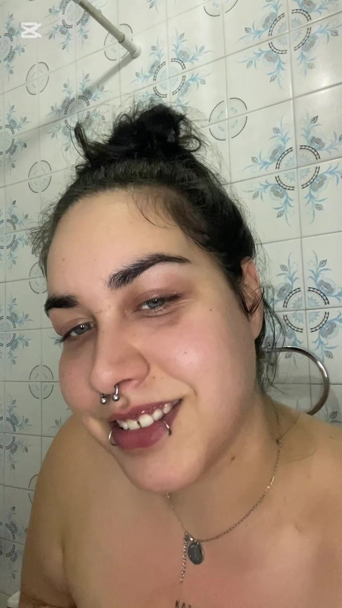 CtanguarraChubby: Tombul Busty Vücudunun Her Yerinde Yağla Oynuyor