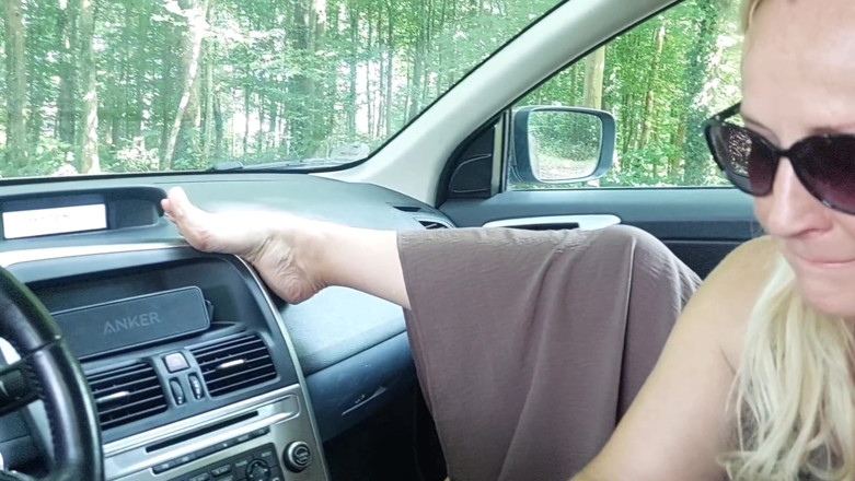Selena701: Mature Blonde Wife Enjoys Her Day