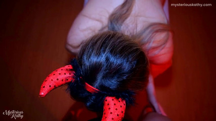 Mysterious Kathy: Follando a mi hermanastra demoníaco en la noche de halloween