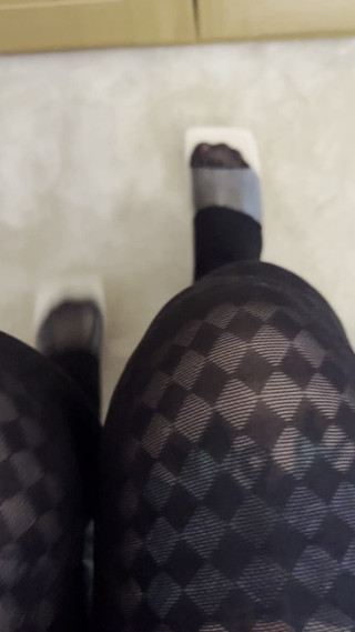 Bigtiddygoth: Nylon fötter