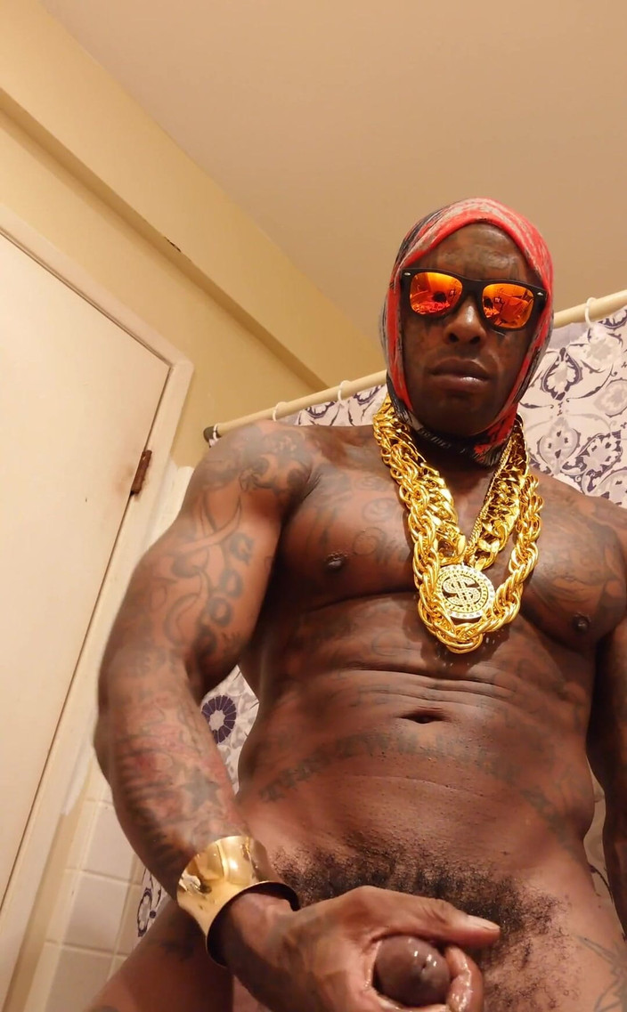 Hallelujah Johnson: Vuốt ve con cu lông khổng lồ và bắn tinh...