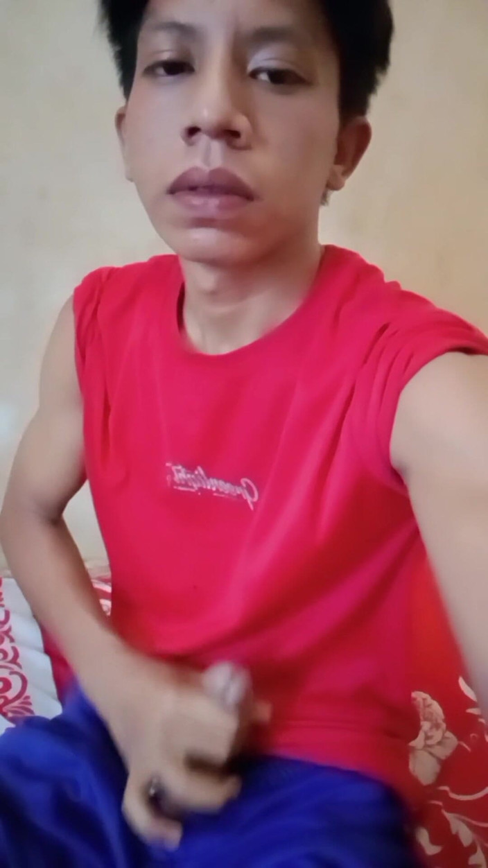 Zirul Uwu: Lelaki kacak dengan gaya tersendiri menggoncang zakar hitam