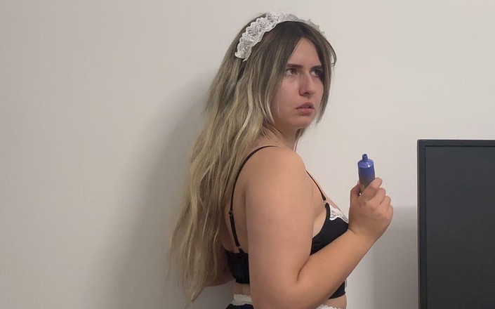 NipsAndStrips: 음란한 처녀를 고용한 POV