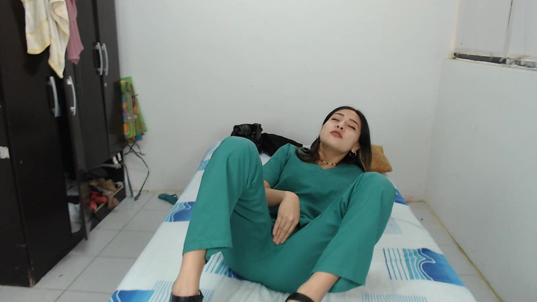 Jsexycouple17: A enfermeira mais gostosa da América se masturba na frente...